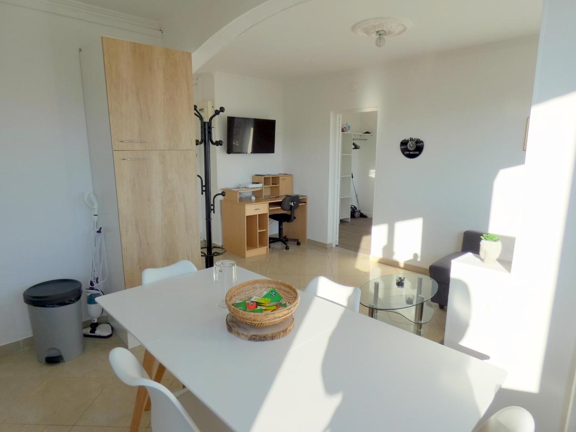 Ferienwohnung 37M2 Lumineux Face Gare Sncf, Wifi Et Cafe Et The Offerts Orléans Exterior foto